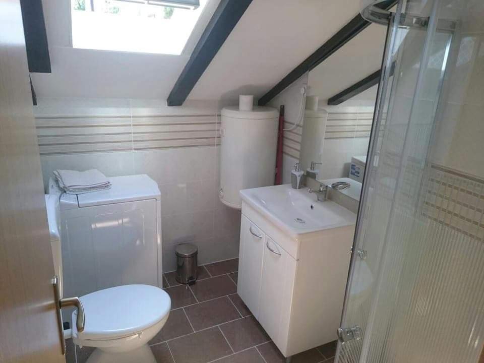 Gizmo Apartments Gornji Karin Kültér fotó