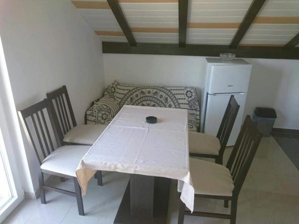 Gizmo Apartments Gornji Karin Kültér fotó